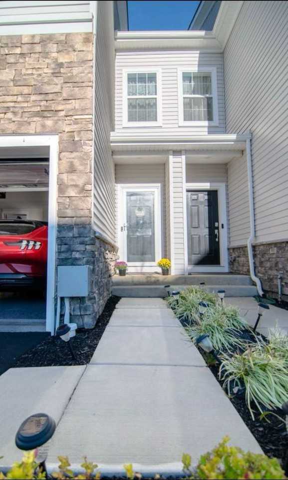 153 Livingston Ln - Photo 2 of 40