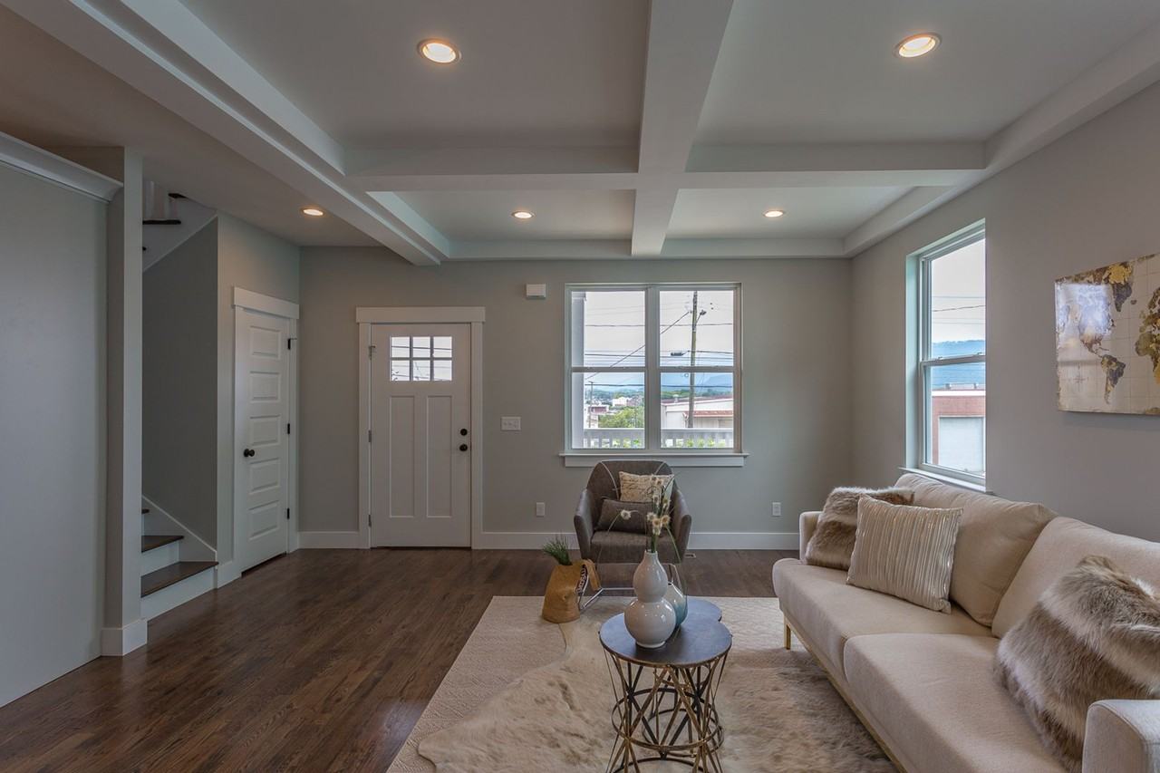 1102 S Greenwood Ave - Photo 4 of 9