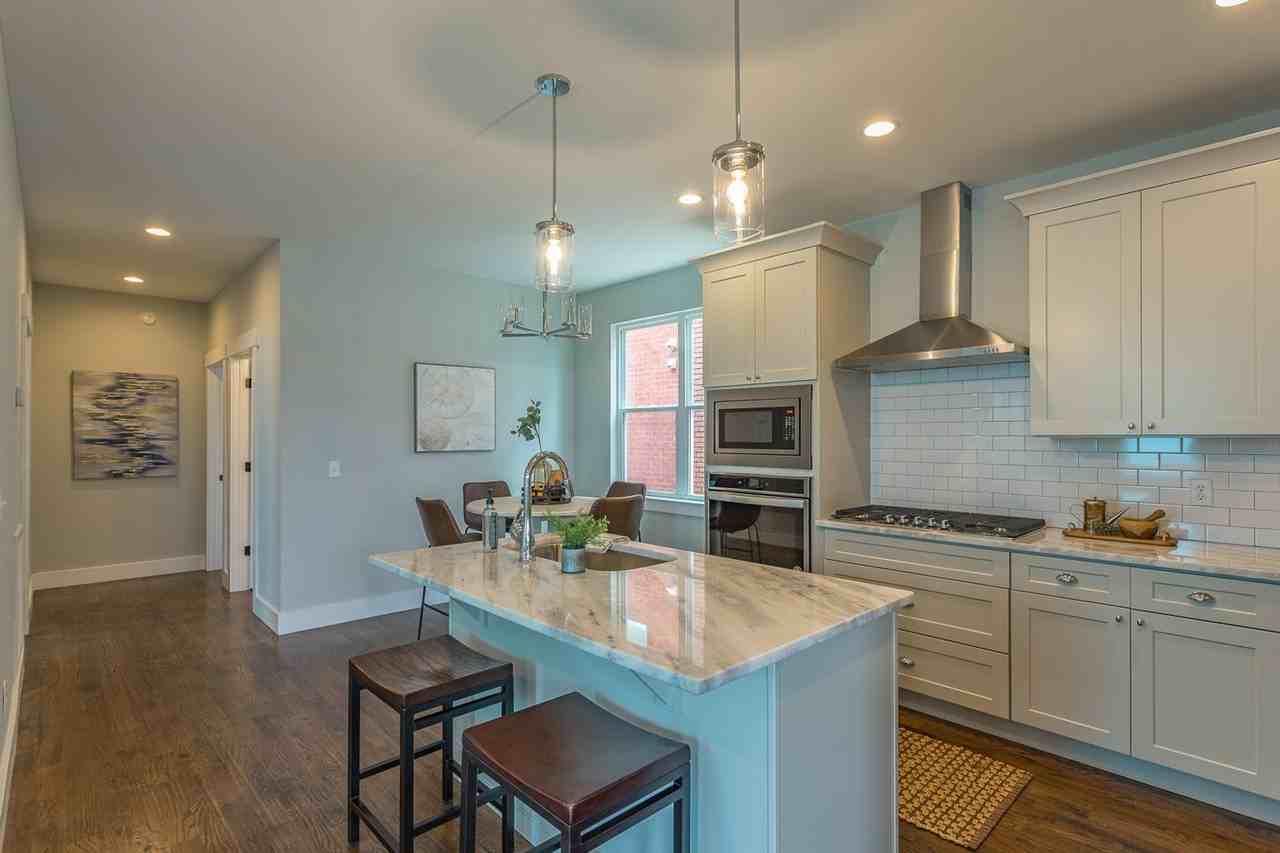 1102 S Greenwood Ave - Photo 5 of 9