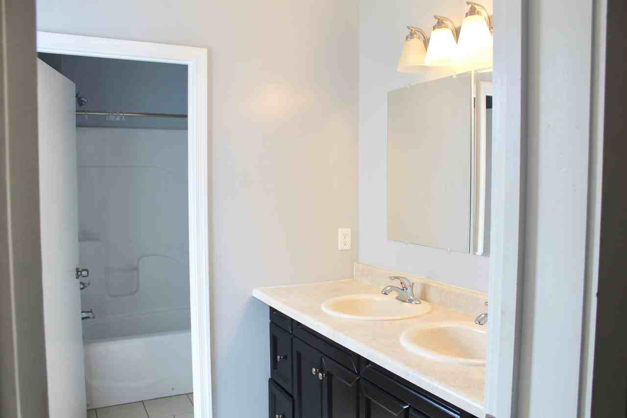 254 W Market St - Photo 6 of 13