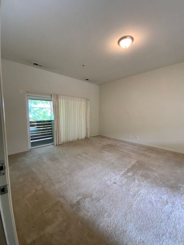 835 University Ave - Photo 3 of 18