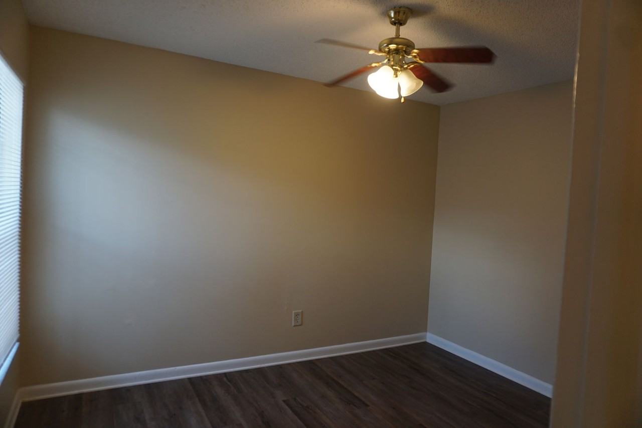 5479 Pinehaven Ct - Photo 5 of 13