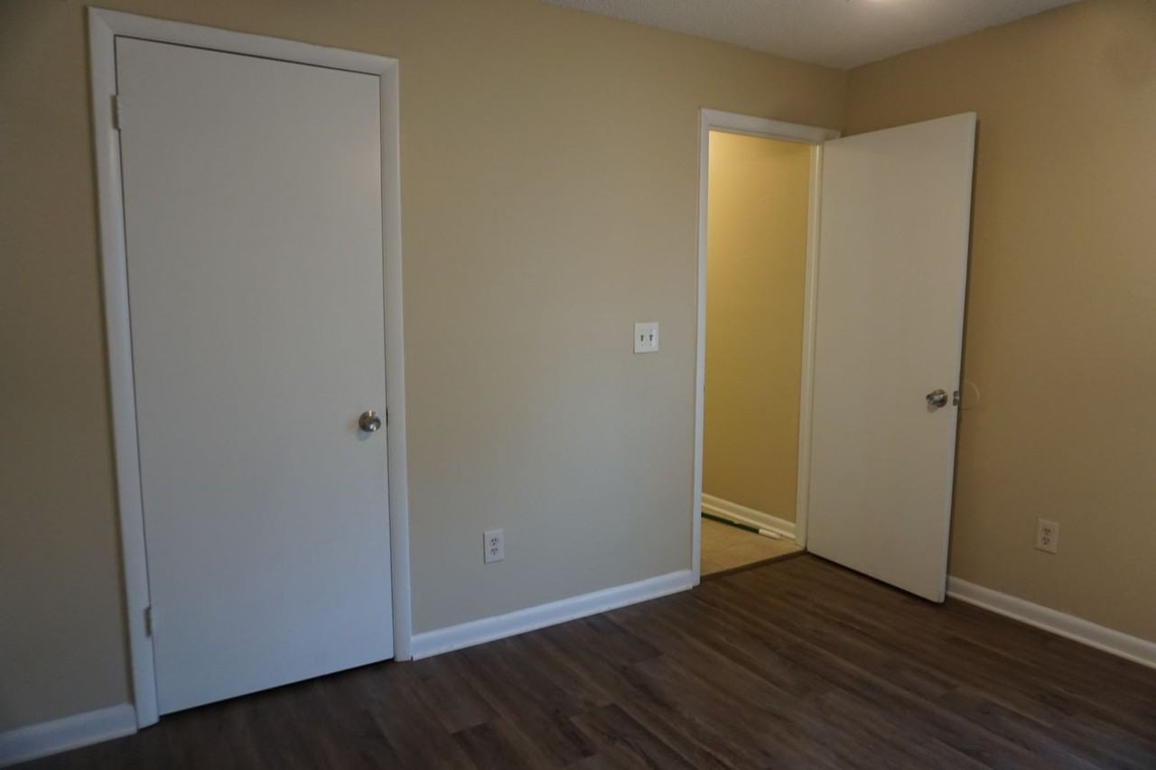 5479 Pinehaven Ct - Photo 6 of 13