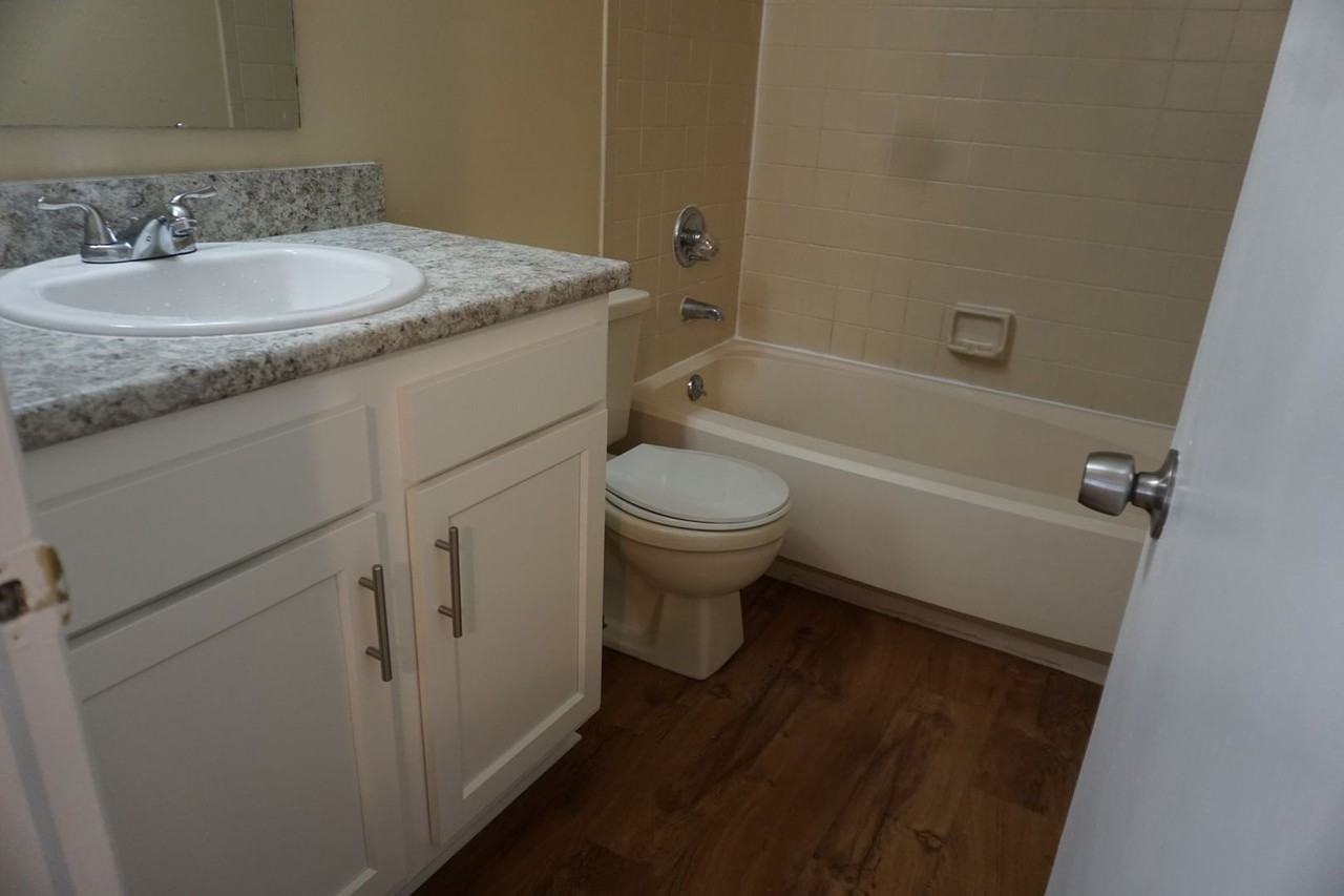 5479 Pinehaven Ct - Photo 7 of 13