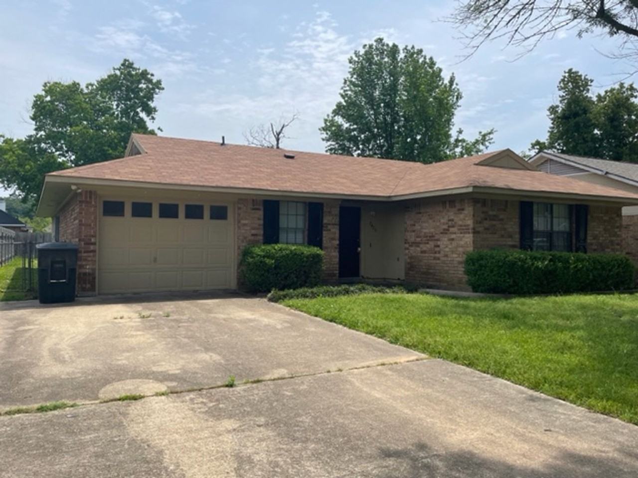 2426 Brookhaven Dr - Photo 2 of 14