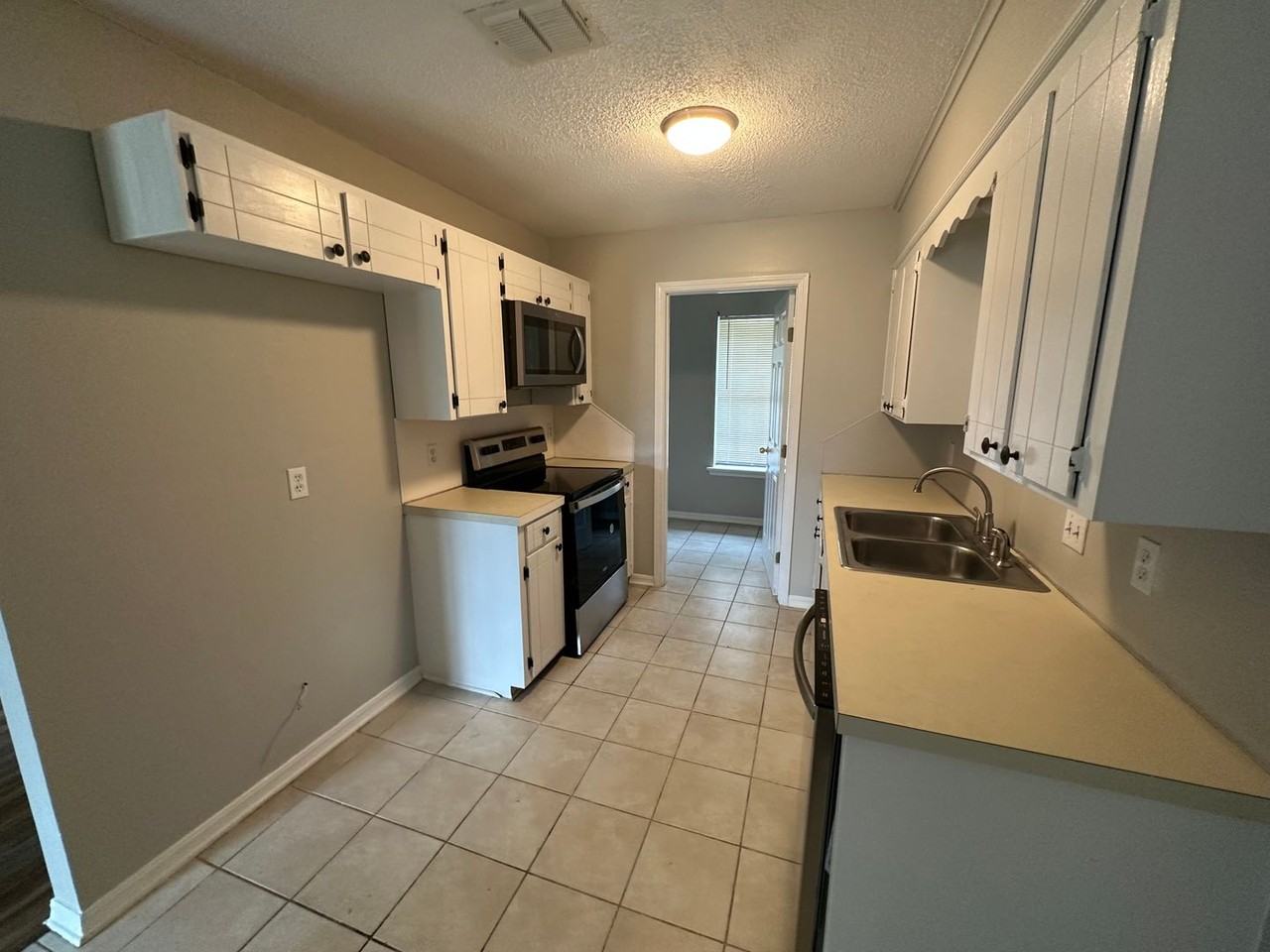 2426 Brookhaven Dr - Photo 3 of 14