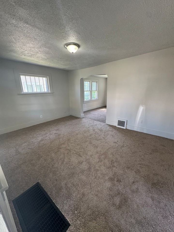 2923 Alexander St - Photo 3 of 8