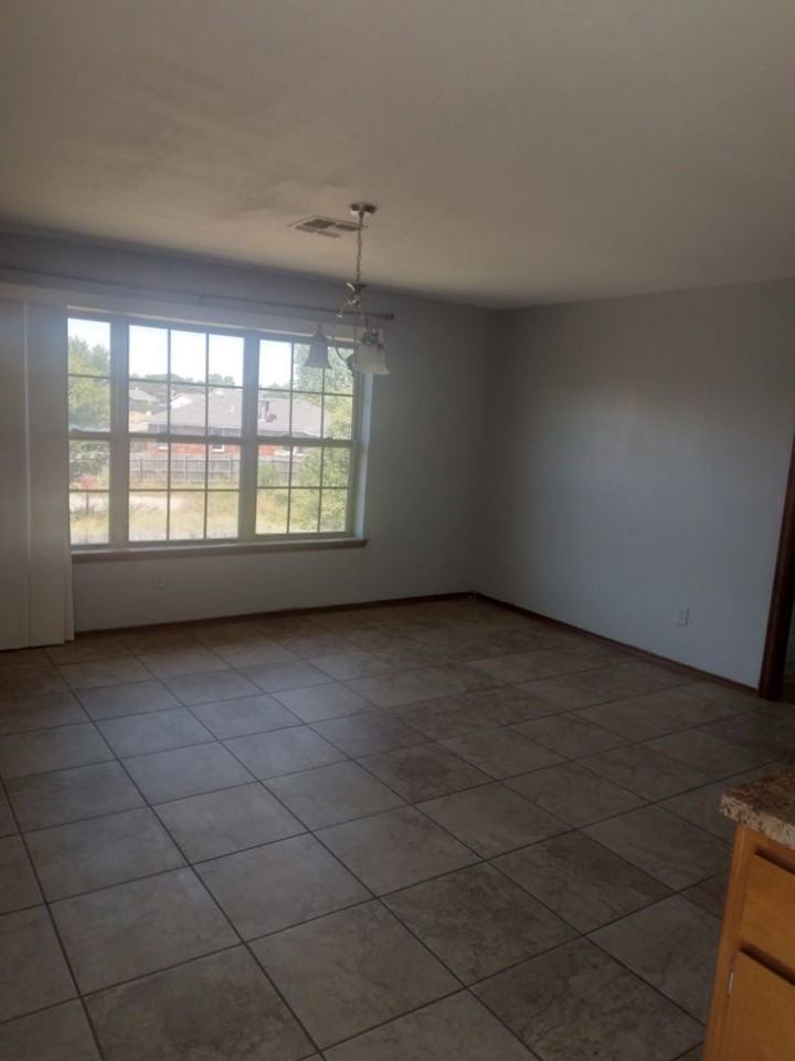 902 Nw 66th St - Photo 2 of 12