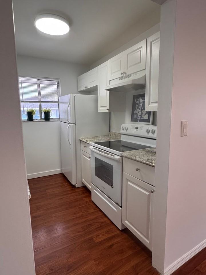 107 E Tiffany Dr #4 - Photo 2 of 15