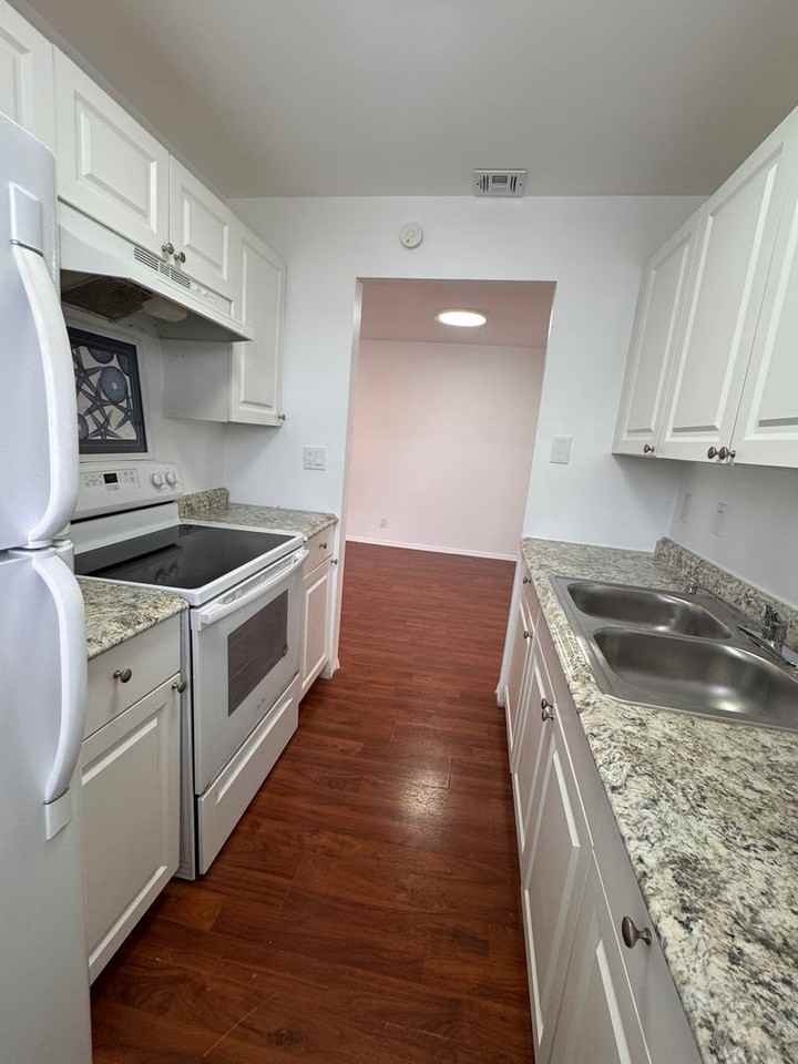 107 E Tiffany Dr #4 - Photo 3 of 15
