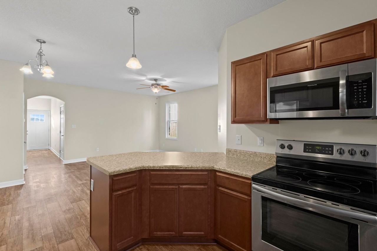 389 Frisco Way - Photo 4 of 21