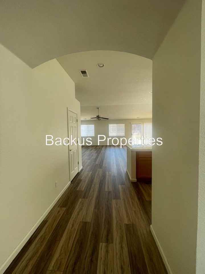 1622 Spumante Way - Photo 3 of 21