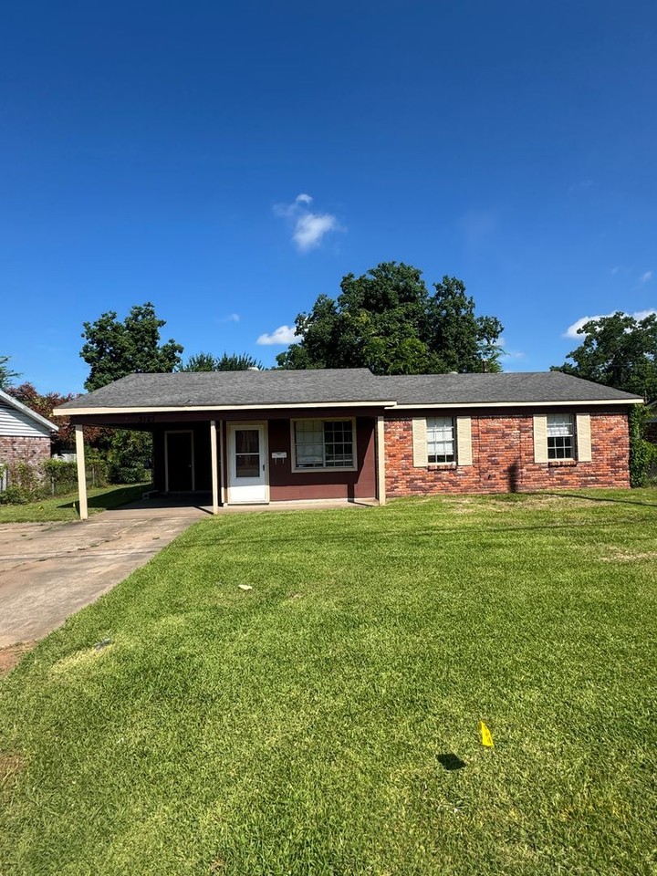3127 Shed Rd - Photo 2 of 13