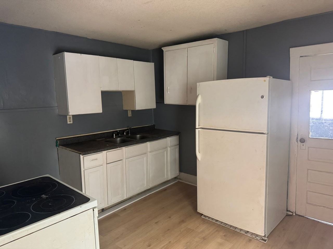 1717 Center St - Photo 2 of 5