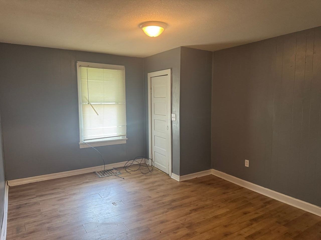 1717 Center St - Photo 3 of 5