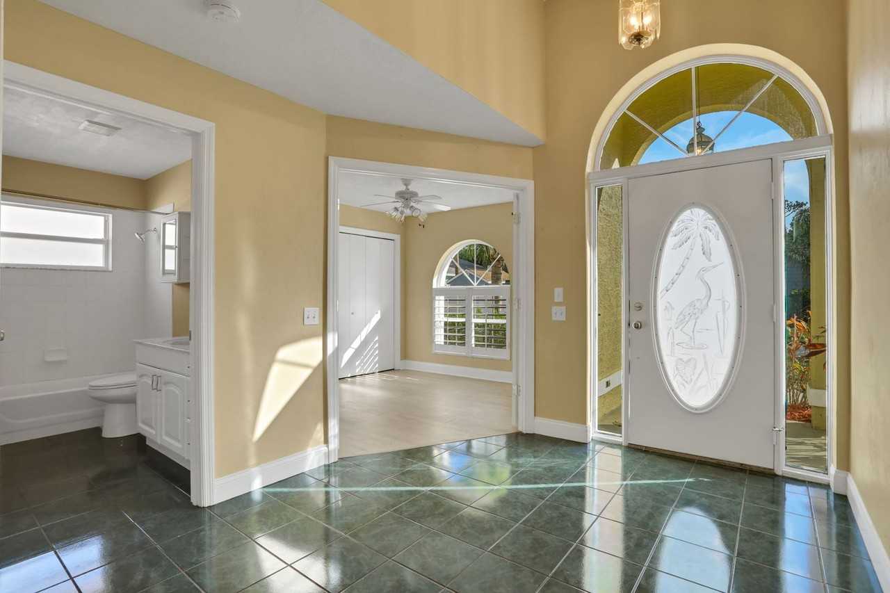 116 Grebe Ct - Photo 2 of 23