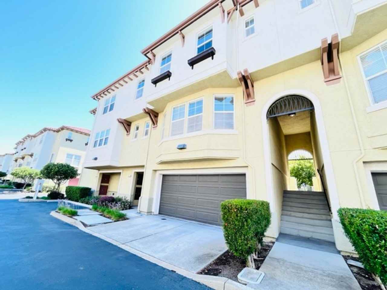 51 Matisse Ct - Photo 2 of 41