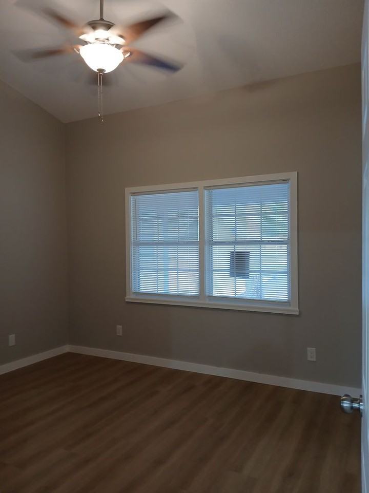 301 Jacobs Trl - Photo 3 of 13