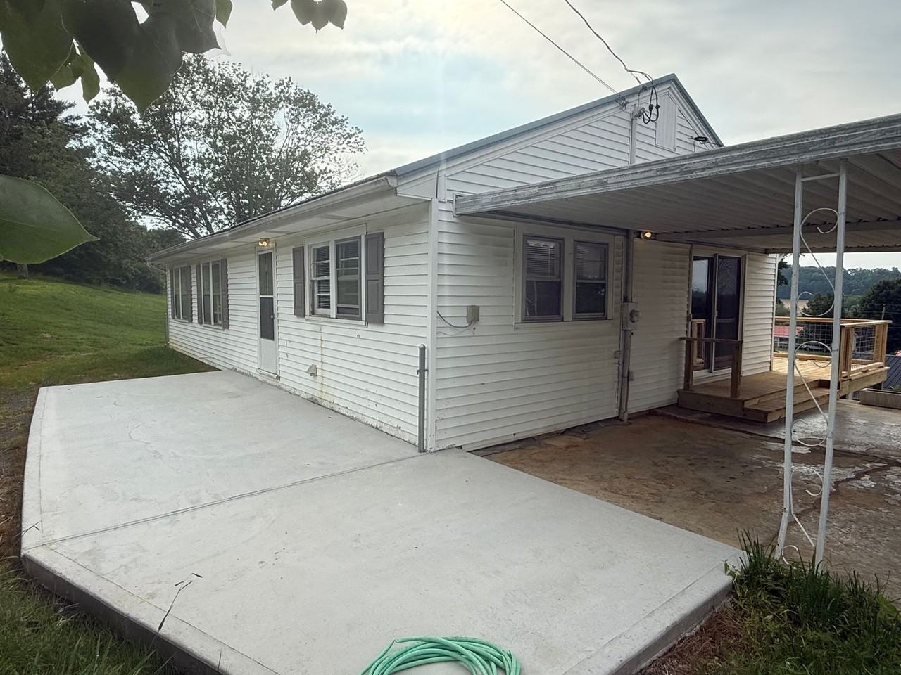 204 Valley View Dr - Photo 2 of 24