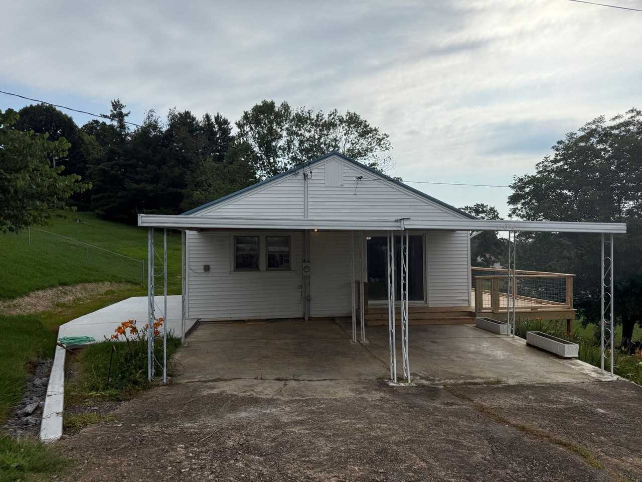 204 Valley View Dr - Photo 3 of 24