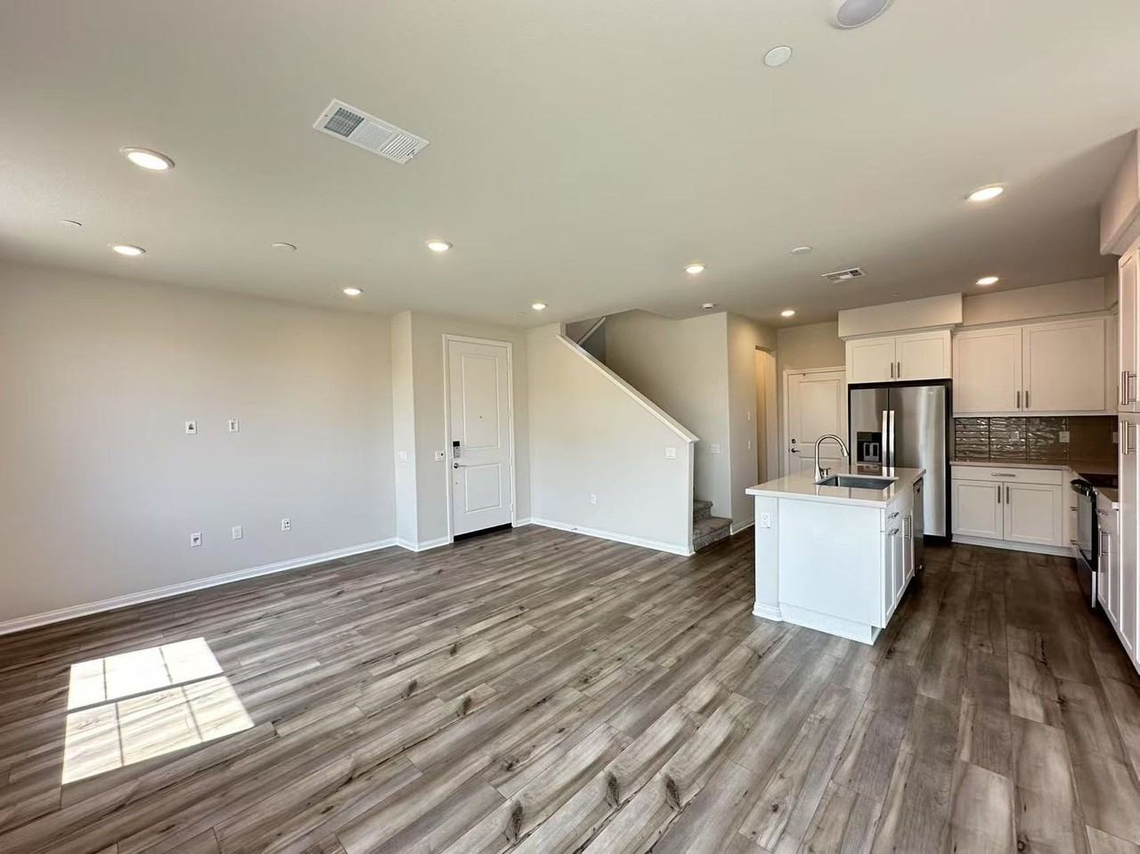 401 Verna St - Photo 2 of 17