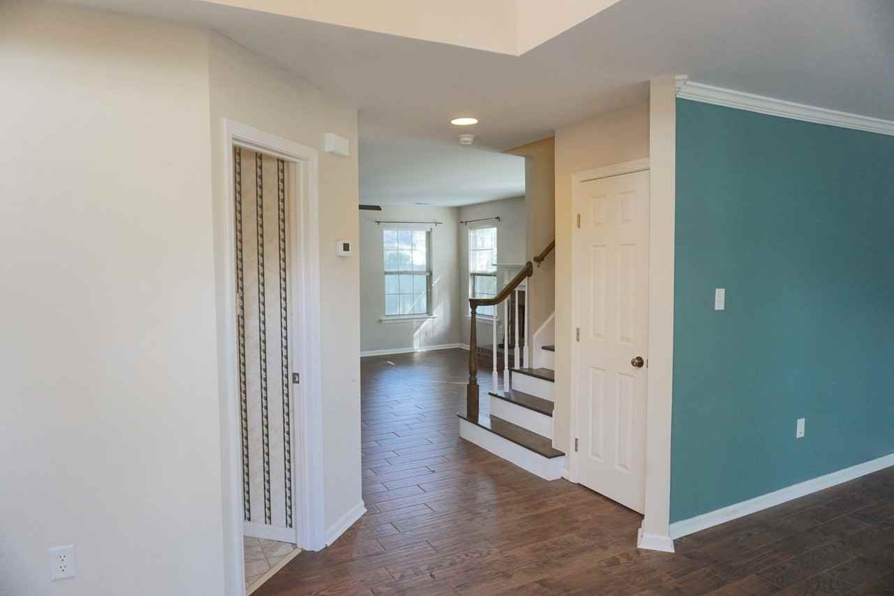 16 Ballastone Ct - Photo 2 of 29