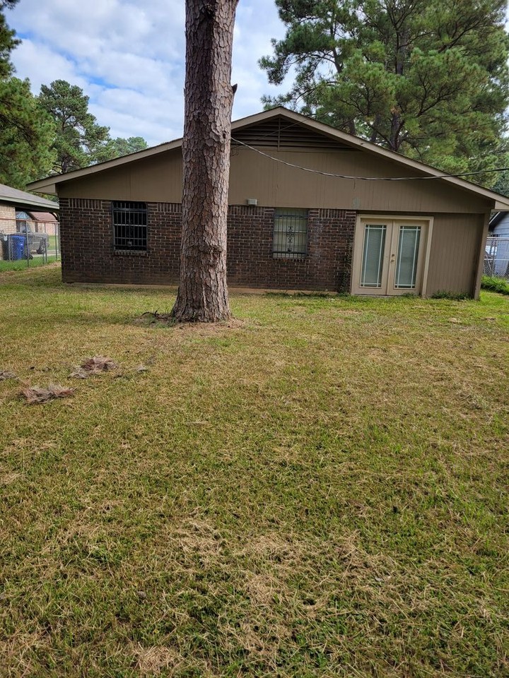 9368 Wardlow Dr - Photo 2 of 16