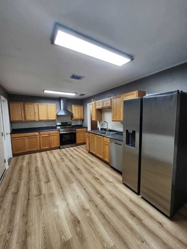 9368 Wardlow Dr - Photo 3 of 16