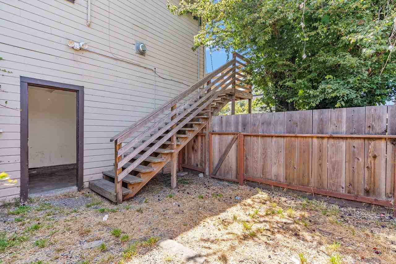 422 E Beach St - Photo 3 of 14