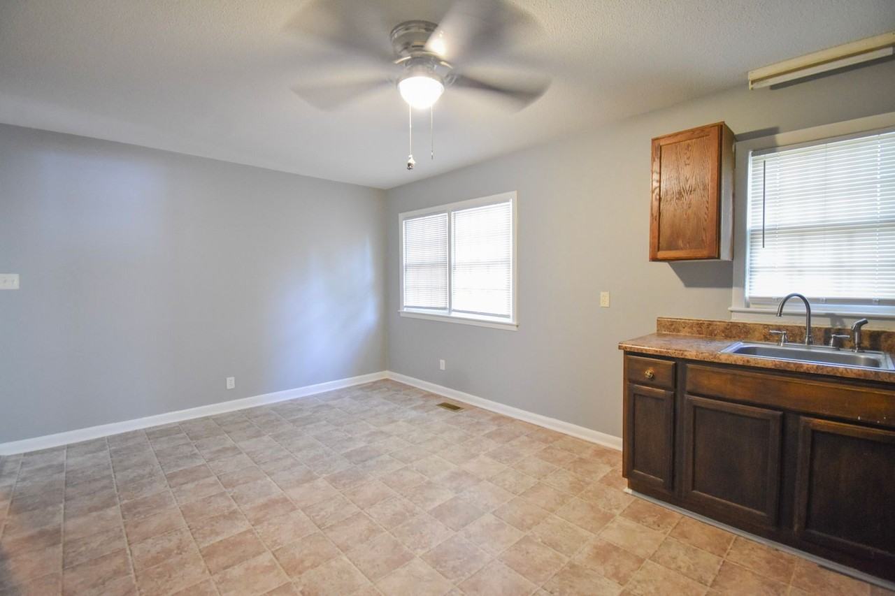 817 Bronco Ln - Photo 2 of 10