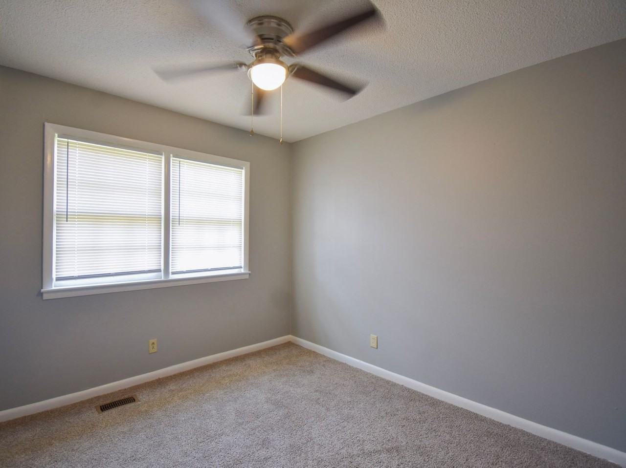 817 Bronco Ln - Photo 4 of 10