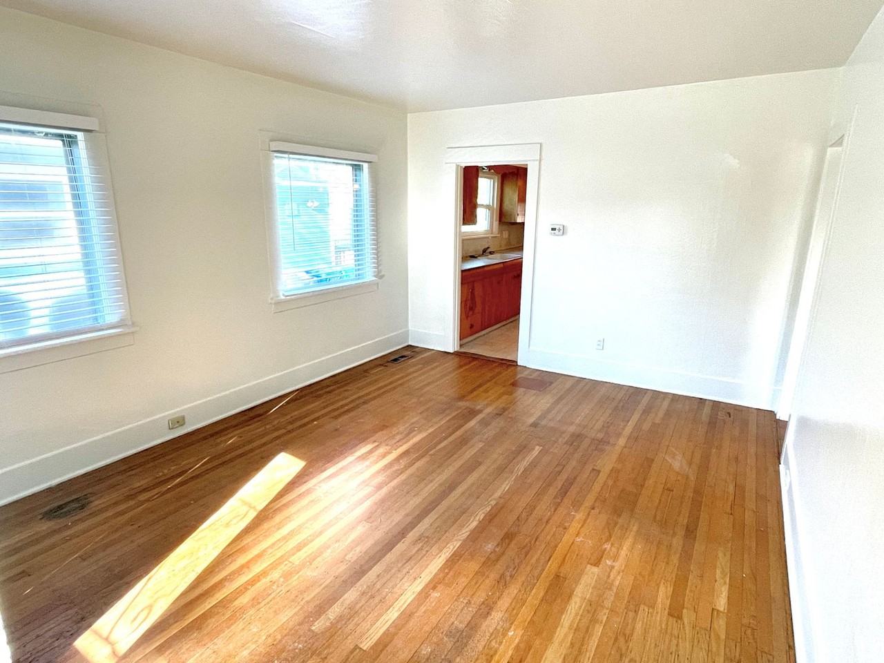 1635 Se Hickory St - Photo 2 of 16