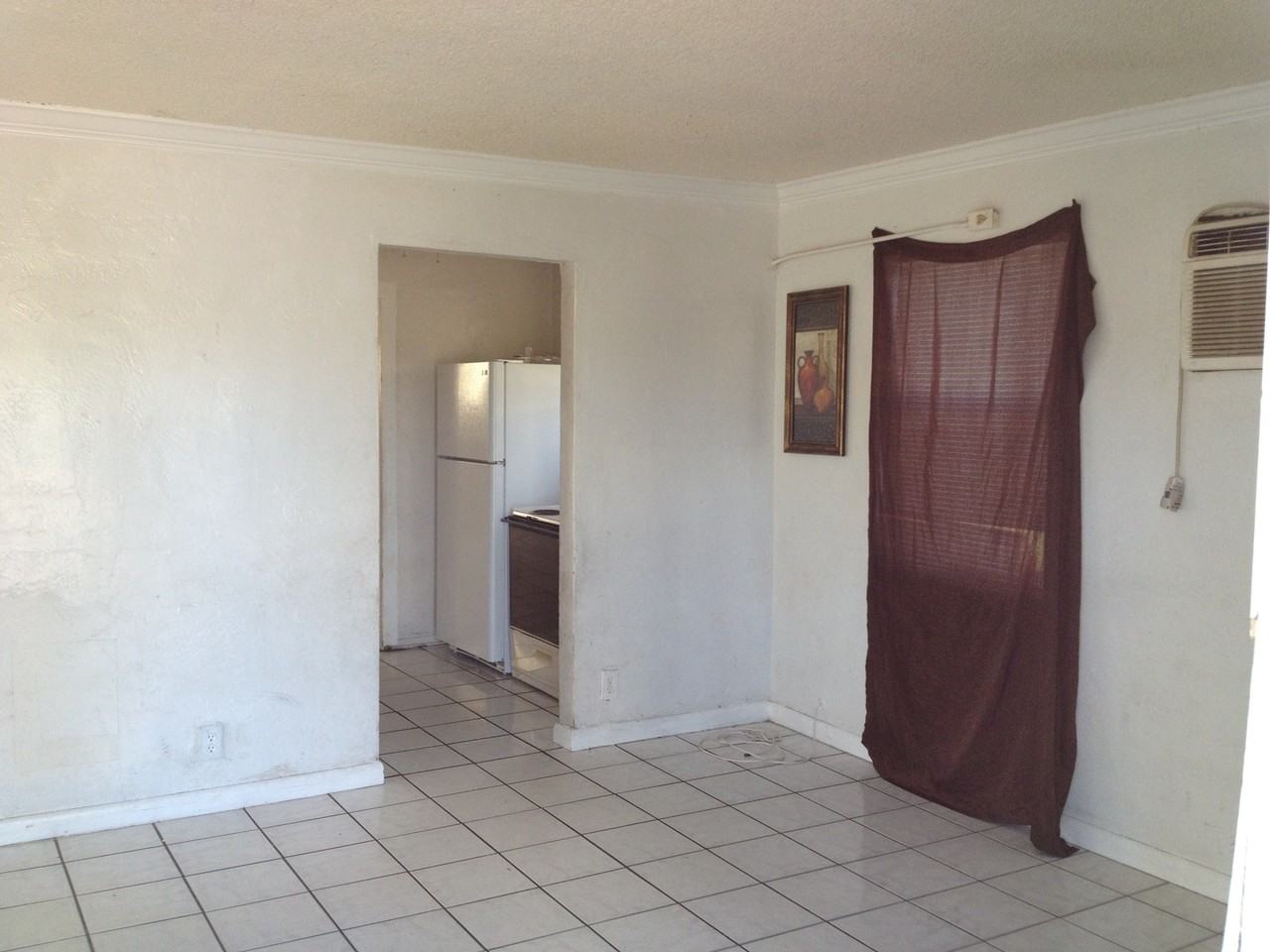 2352 Nw 14th St - Photo 3 of 19