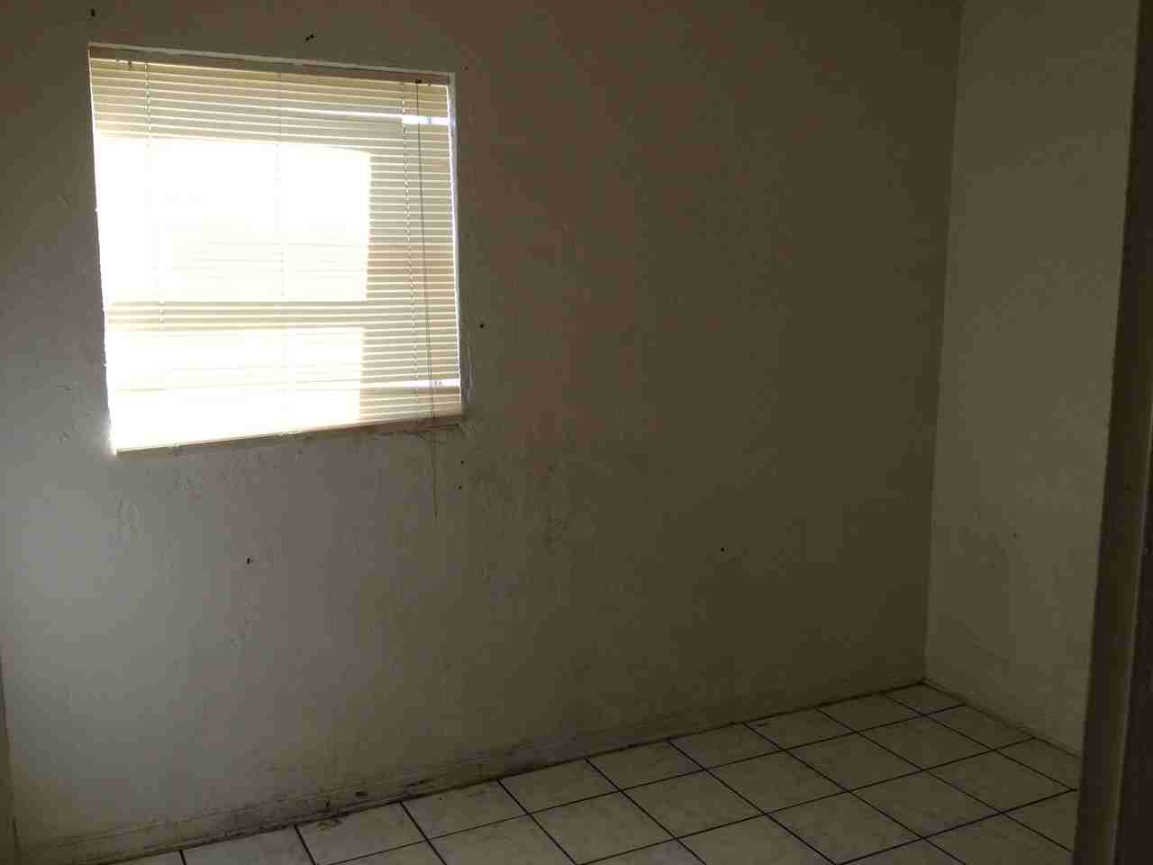 2352 Nw 14th St - Photo 4 of 19