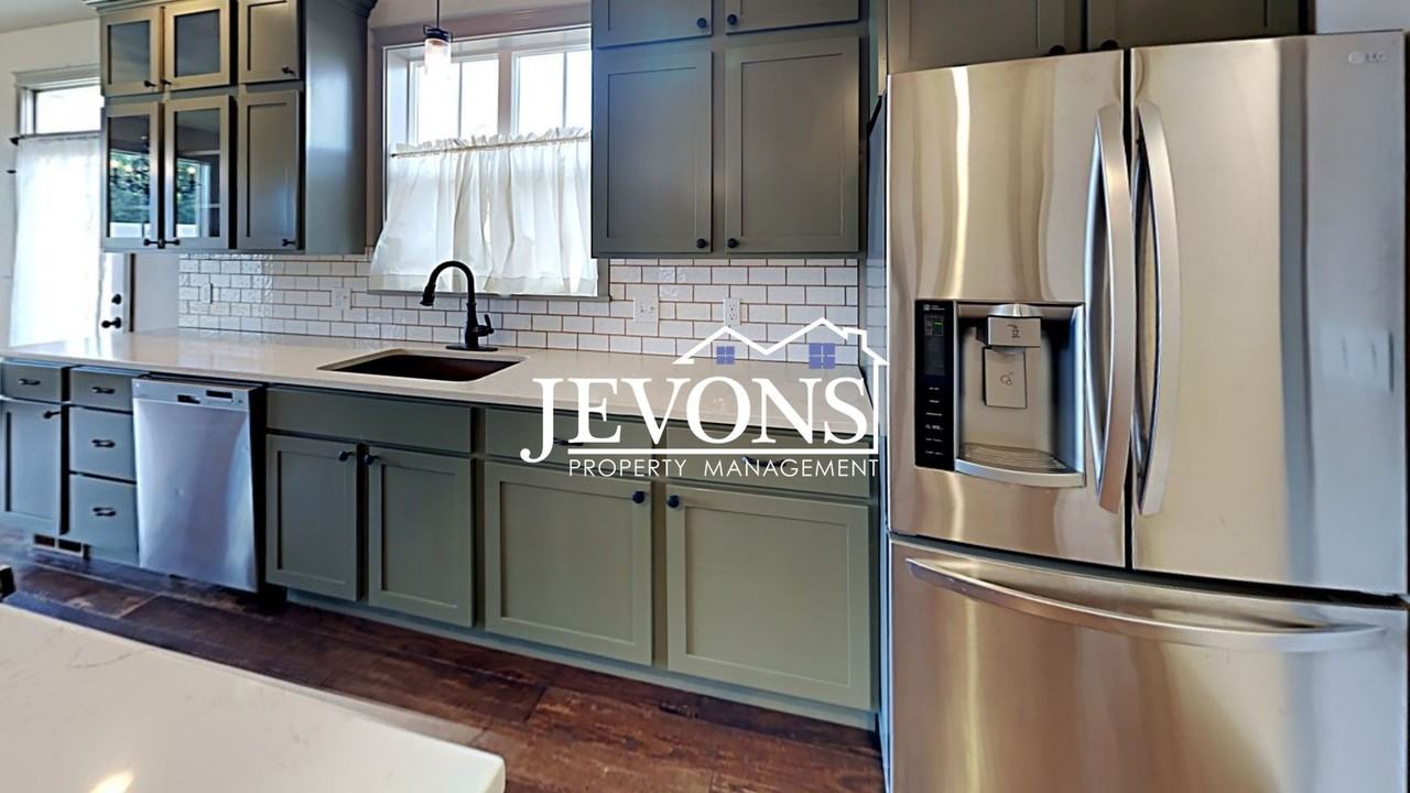 221 4th Ave - Photo 4 of 50