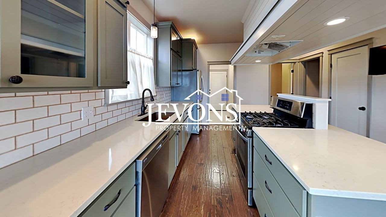 221 4th Ave - Photo 5 of 50