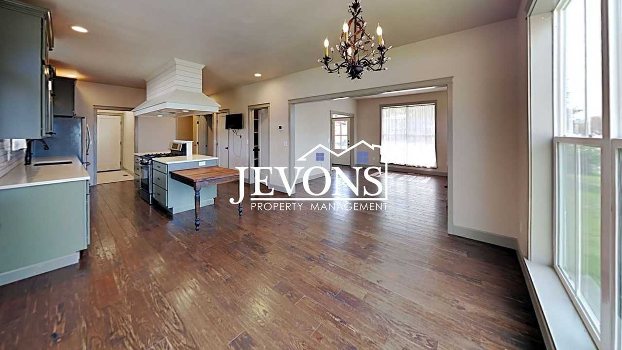 221 4th Ave - Photo 6 of 50