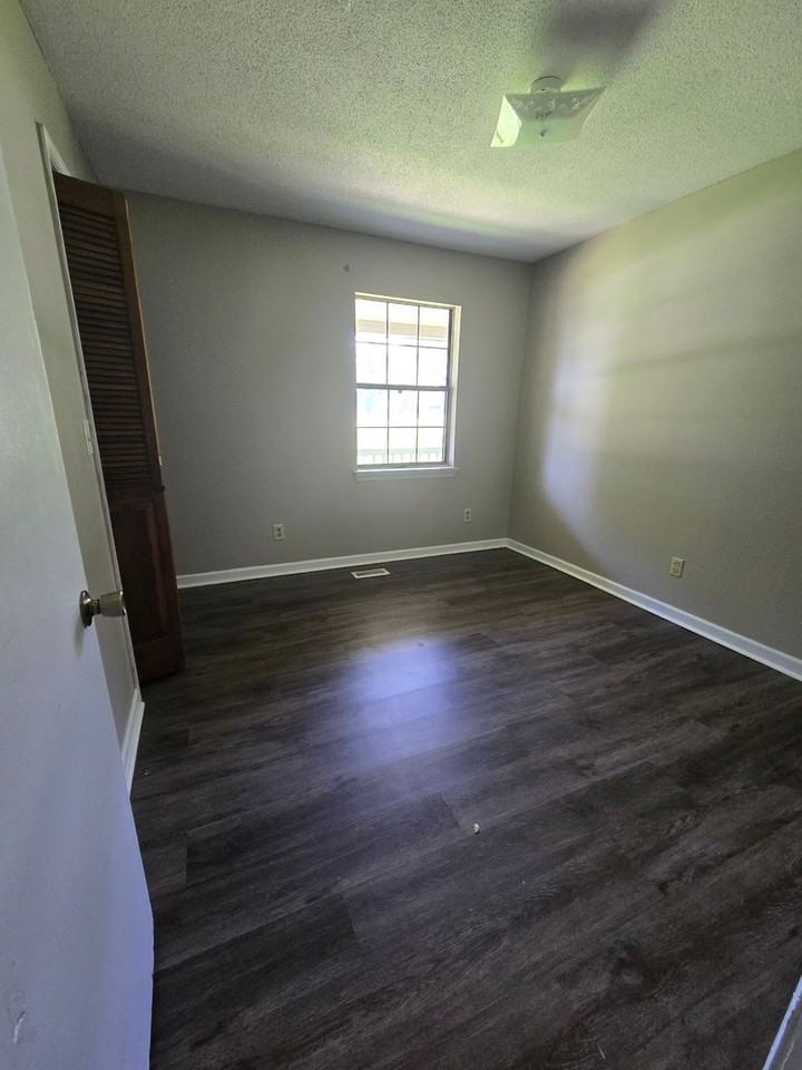 6918 Sandy Cove Dr - Photo 3 of 8