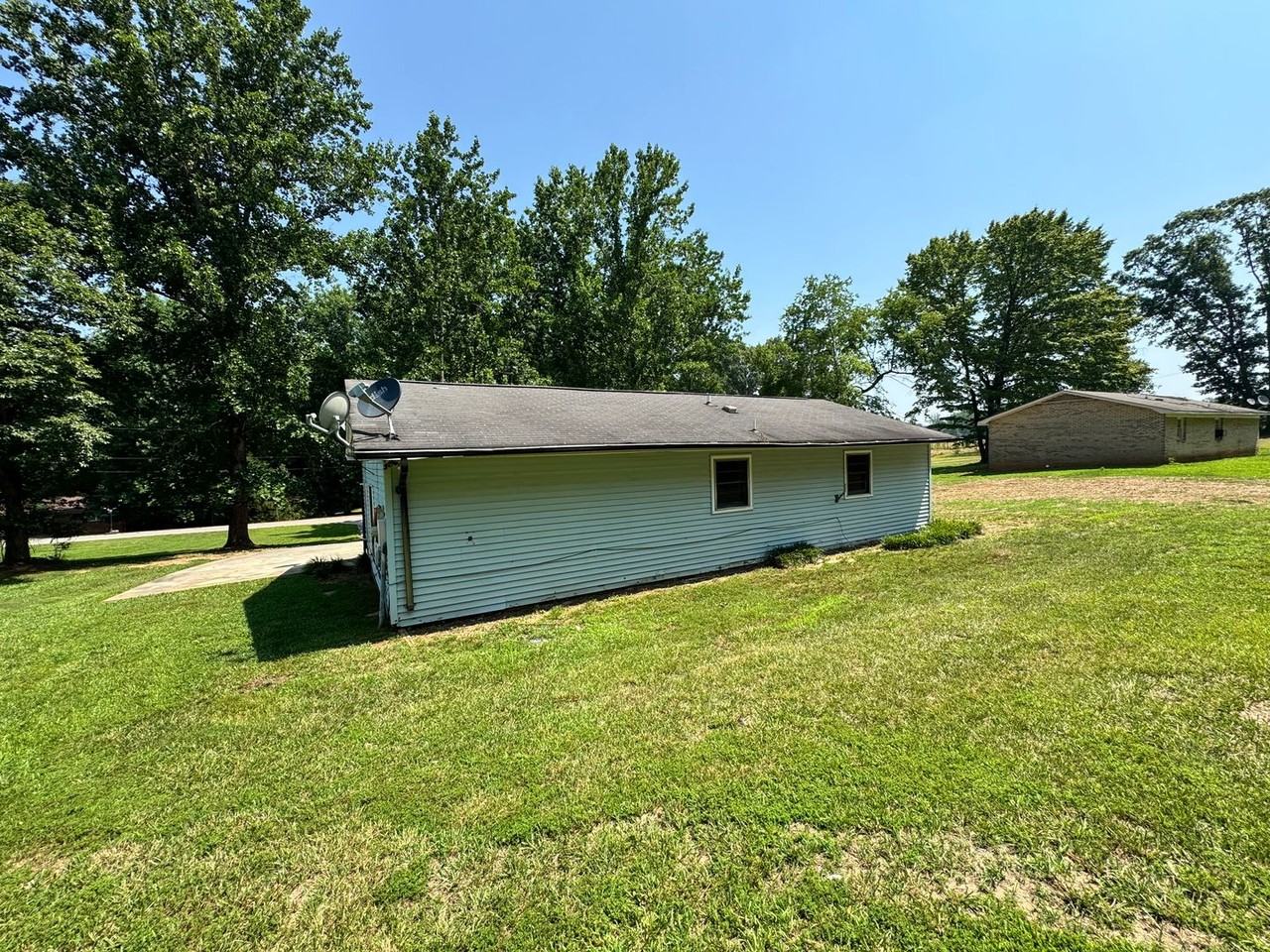 6005 Leo Dr - Photo 2 of 18