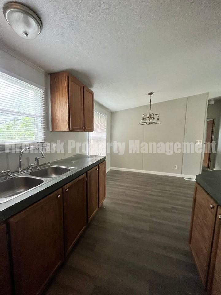 313 Allen St - Photo 3 of 14