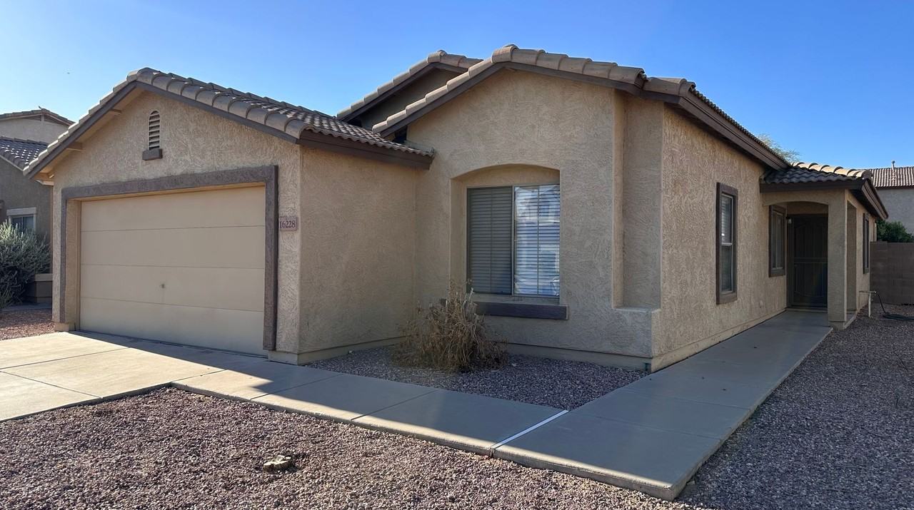 16228 W Custer Ln - Photo 2 of 32