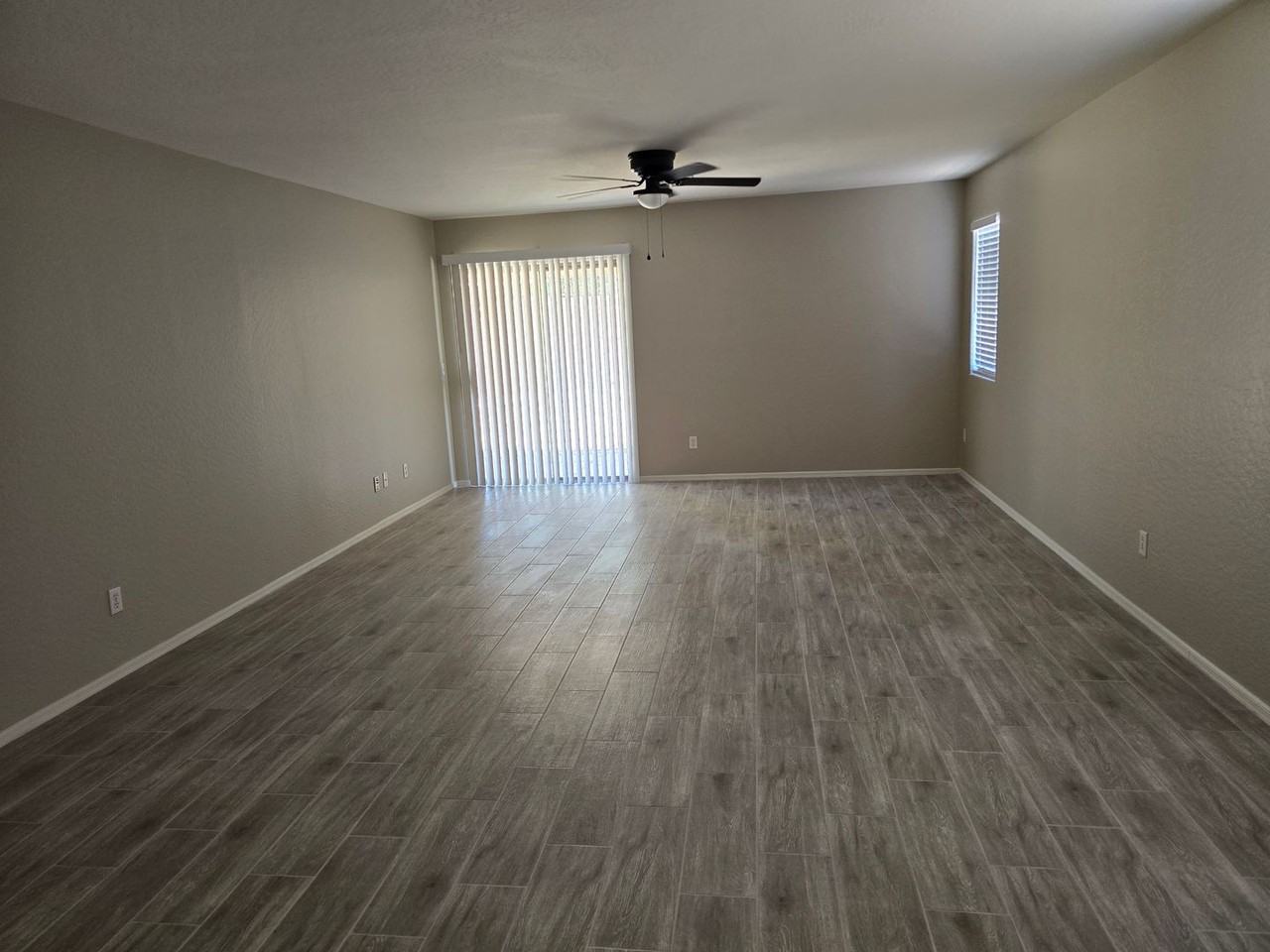 16228 W Custer Ln - Photo 4 of 32