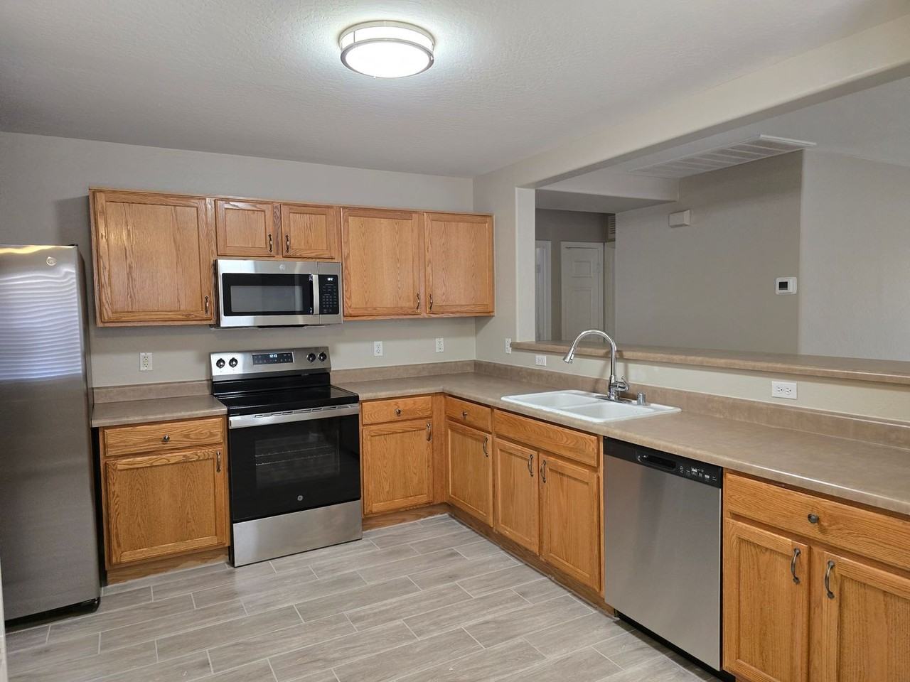 16228 W Custer Ln - Photo 7 of 32