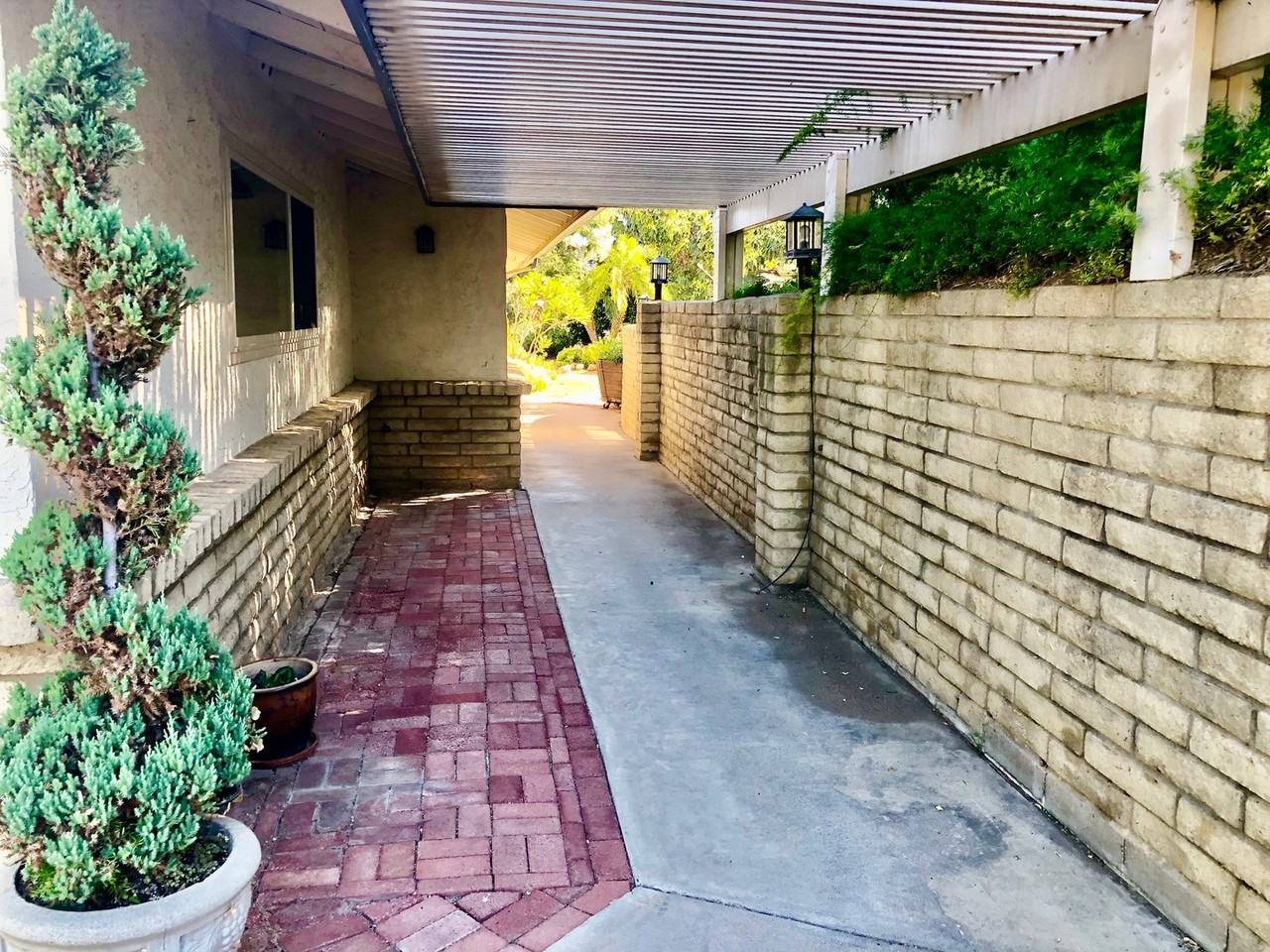 1467 Knoll Park Ln - Photo 3 of 50