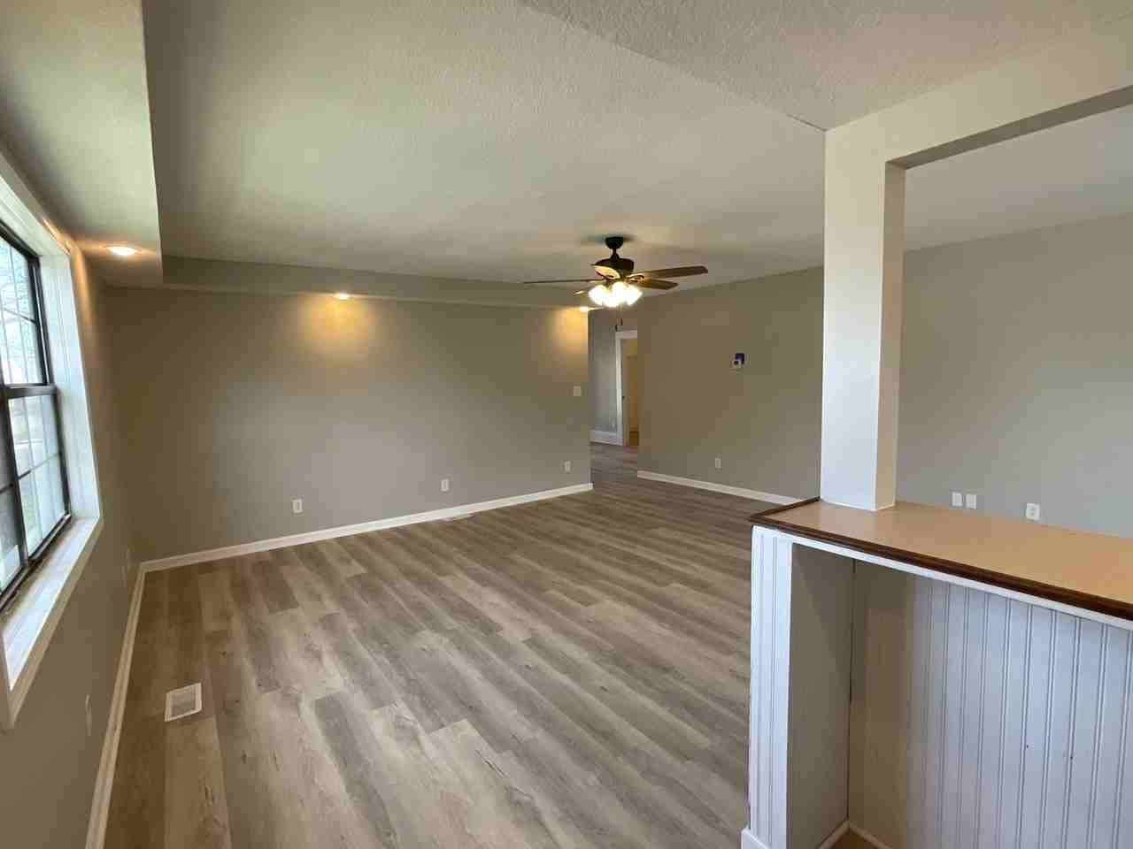 732 W Daugherty St - Photo 3 of 19
