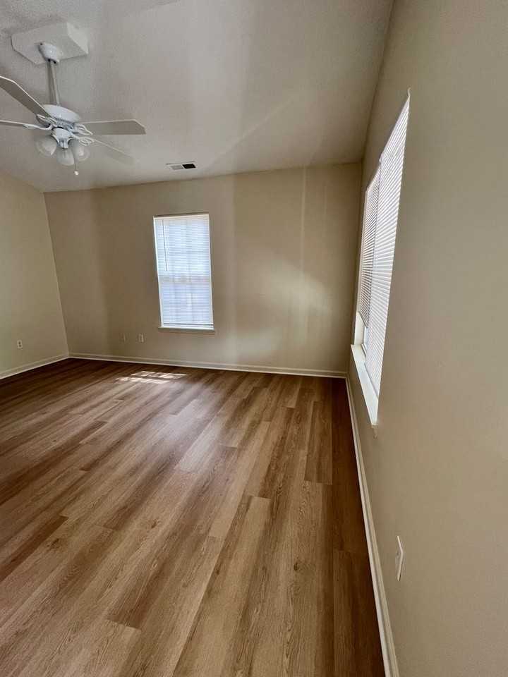 5039 Peachtree Ave - Photo 3 of 14