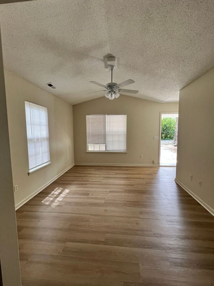 5039 Peachtree Ave - Photo 4 of 14