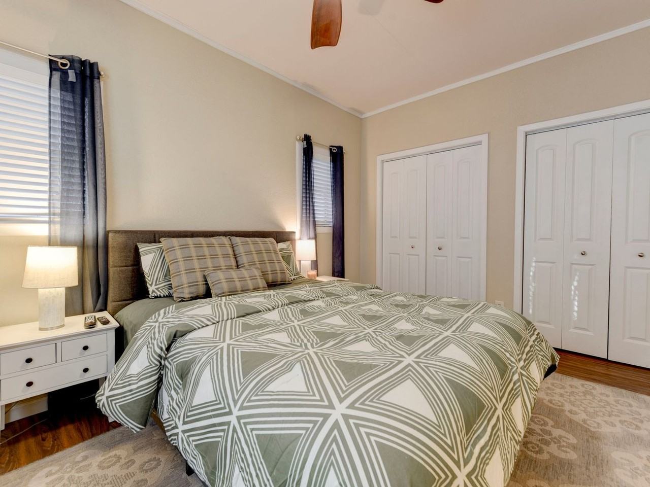 1138 Northwestern Ave - Photo 2 of 47
