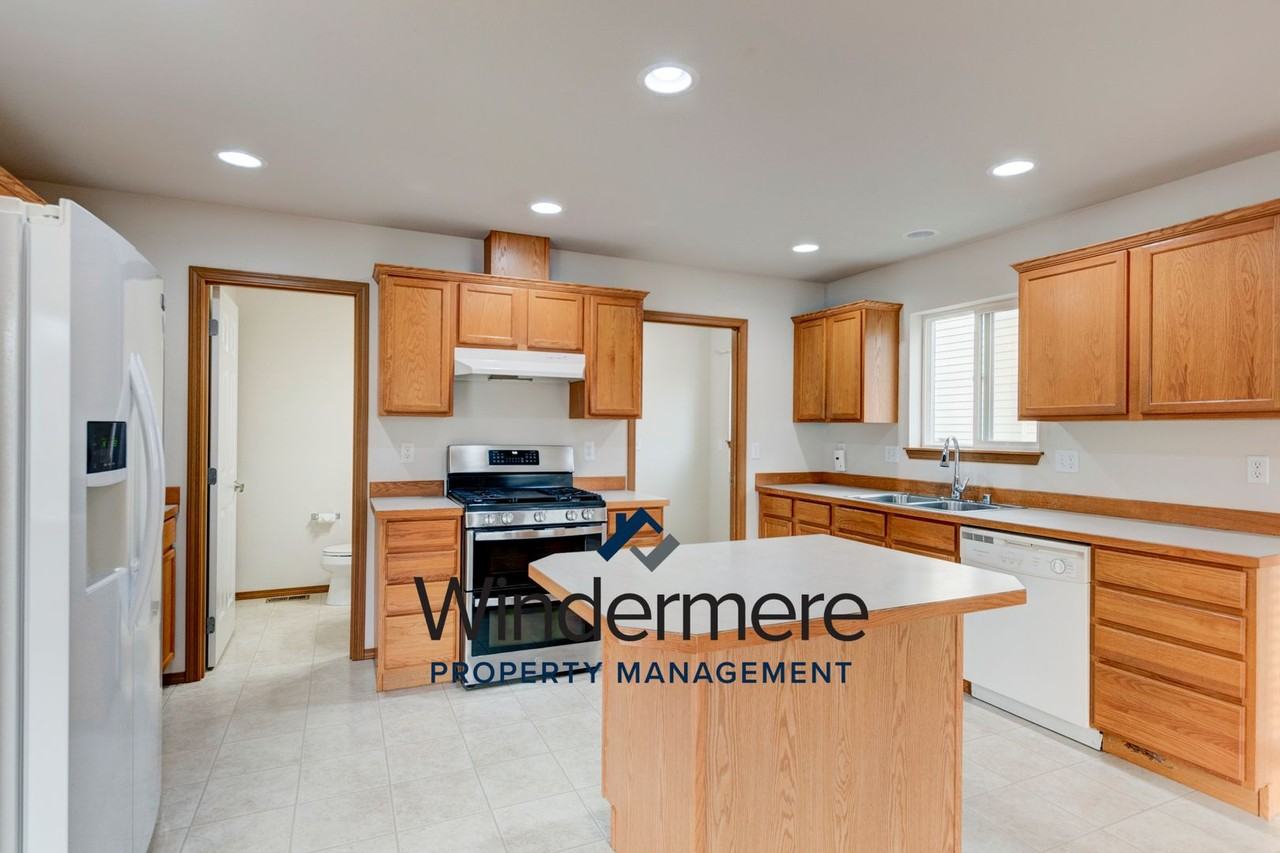 1022 Nw Kelly Pl - Photo 3 of 33