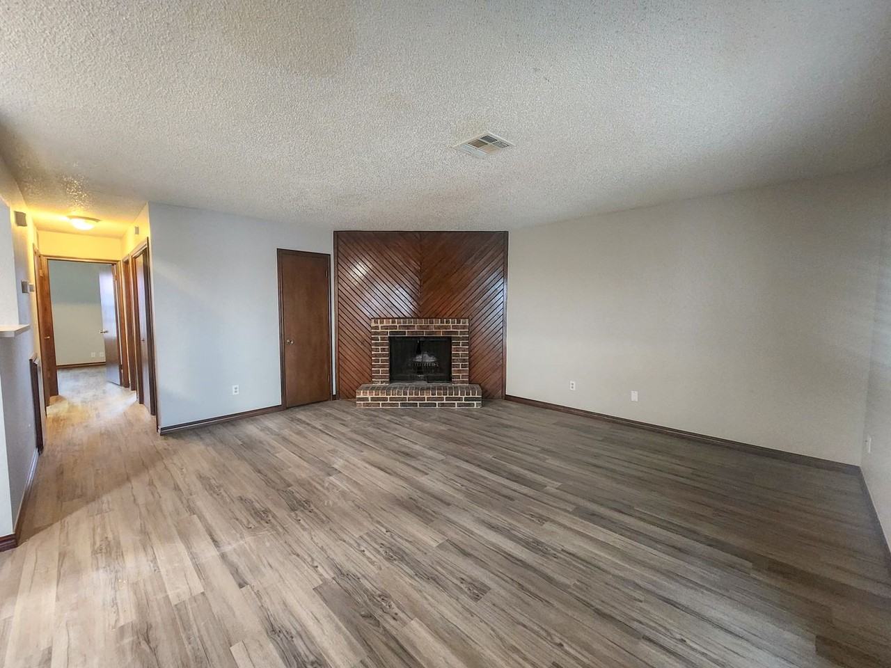 4104 N Market Ave - Photo 3 of 27